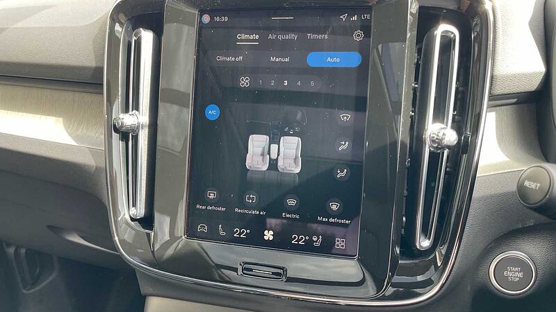 Volvo XC40 B4 (194BHP) Ultra Bright Mild Hybrid - (360 Parking Camera)