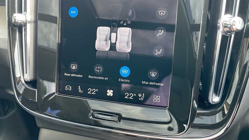 Volvo XC40 B4 (194BHP) Ultra Bright Mild Hybrid - (360 Parking Camera)