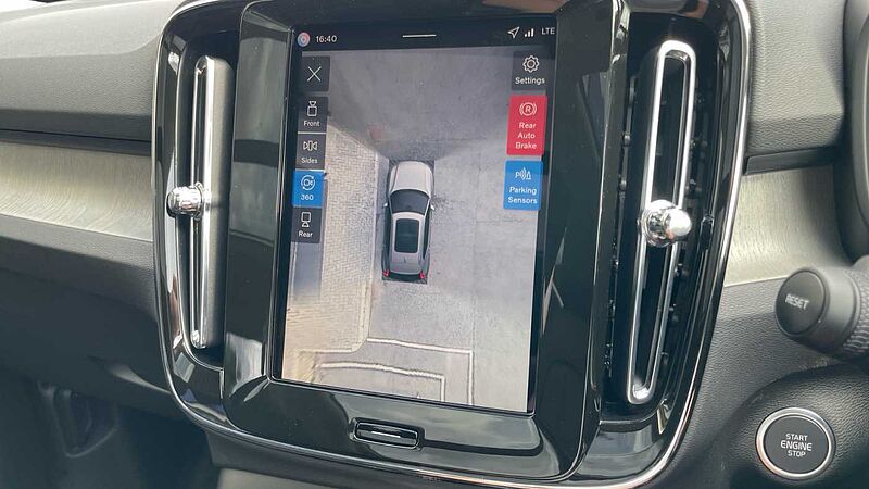 Volvo XC40 B4 (194BHP) Ultra Bright Mild Hybrid - (360 Parking Camera)
