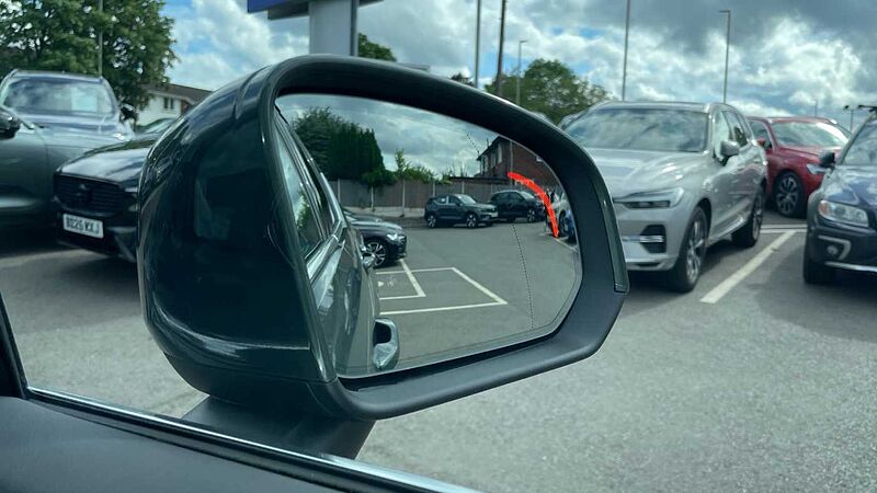 Volvo XC40 B4 (194BHP) Ultra Bright Mild Hybrid - (360 Parking Camera)