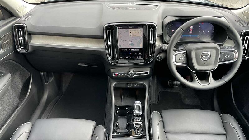 Volvo XC40 B4 (194BHP) Ultra Bright Mild Hybrid - (360 Parking Camera)