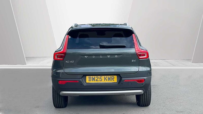Volvo XC40 B4 (194BHP) Ultra Bright Mild Hybrid - (360 Parking Camera)