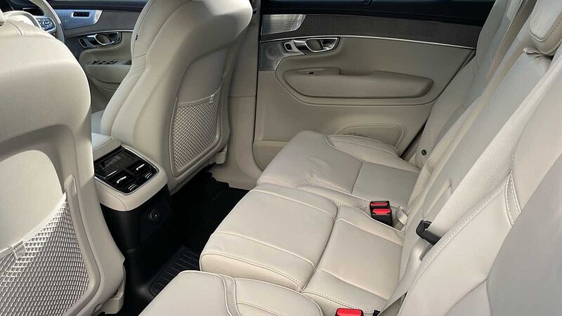 Volvo XC90 T8 (449BHP) Ultra Dark AWD Plug-in Hybrid - (Bowers & Wilkins)