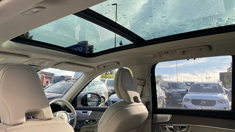 Volvo XC90 T8 (449BHP) Ultra Dark AWD Plug-in Hybrid - (Bowers & Wilkins)