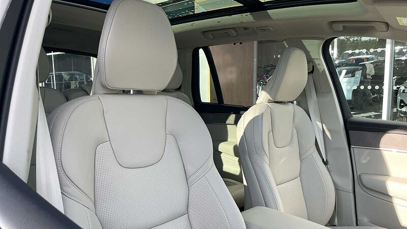Volvo XC90 T8 (449BHP) Ultra Dark AWD Plug-in Hybrid - (Bowers & Wilkins)