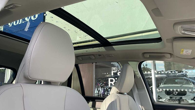 Volvo XC90 T8 (449BHP) Ultra Dark AWD Plug-in Hybrid - (Bowers & Wilkins)