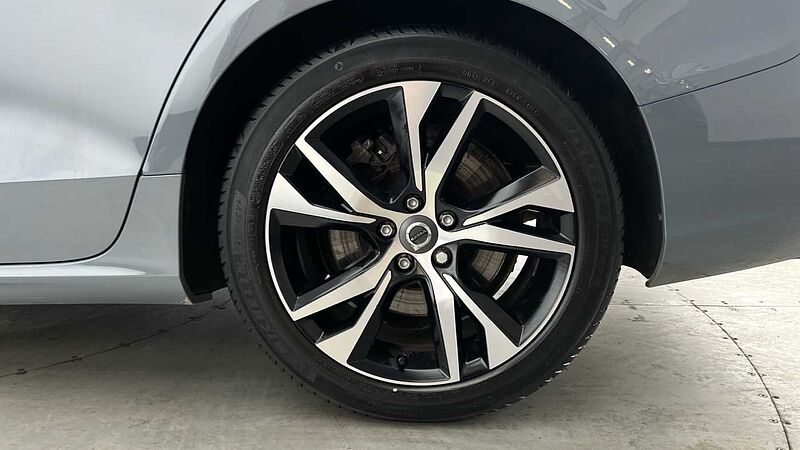 Volvo S60 B5 (247BHP) R-Design Mild Hybrid - (Rear Parking Camera)
