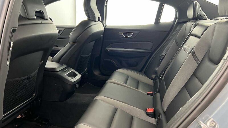 Volvo S60 B5 (247BHP) R-Design Mild Hybrid - (Rear Parking Camera)