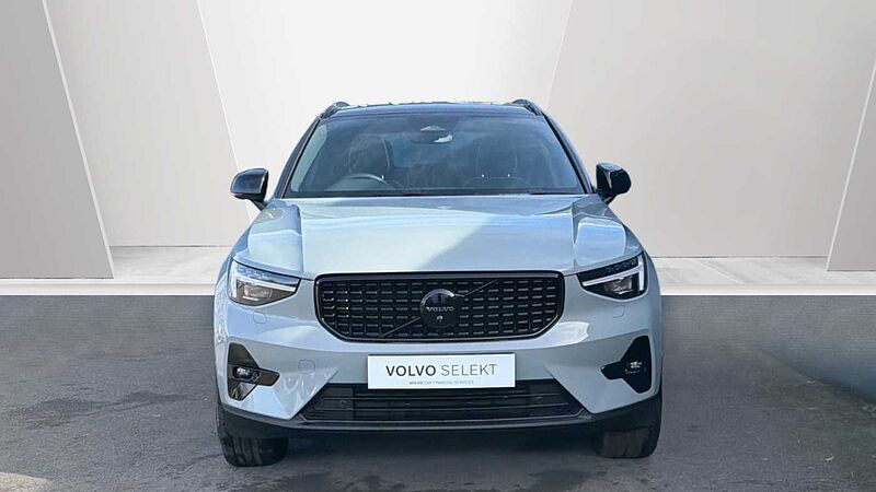 Volvo XC40 B4 (197BHP) Ultra Black Edition Mild Hybrid - (360 Camera)