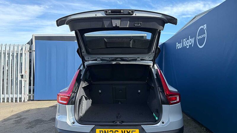 Volvo XC40 B4 (197BHP) Ultra Black Edition Mild Hybrid - (360 Camera)