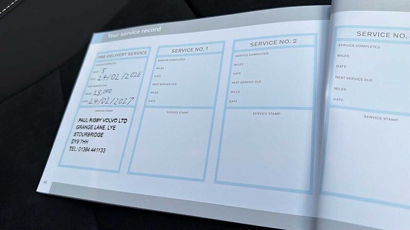 Volvo XC40 B4 (197BHP) Ultra Black Edition Mild Hybrid - (360 Camera)