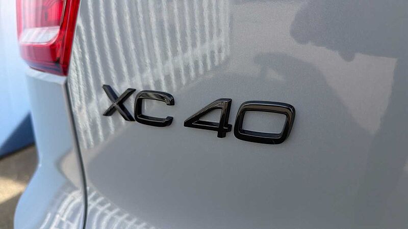 Volvo XC40 B4 (197BHP) Ultra Black Edition Mild Hybrid - (360 Camera)