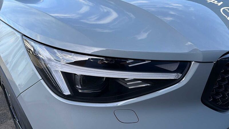 Volvo XC40 B4 (197BHP) Ultra Black Edition Mild Hybrid - (360 Camera)