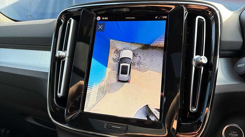 Volvo XC40 B4 (197BHP) Ultra Black Edition Mild Hybrid - (360 Camera)