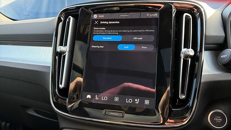 Volvo XC40 B4 (197BHP) Ultra Black Edition Mild Hybrid - (360 Camera)