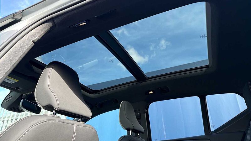 Volvo XC40 B4 (197BHP) Ultra Black Edition Mild Hybrid - (360 Camera)