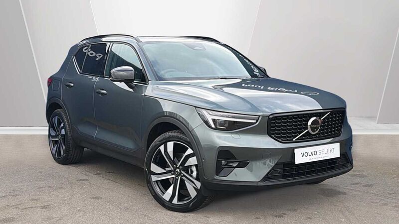 Volvo XC40 B4 (197BHP) Ultra Dark Mild Hybrid - (360 Parking Camera)