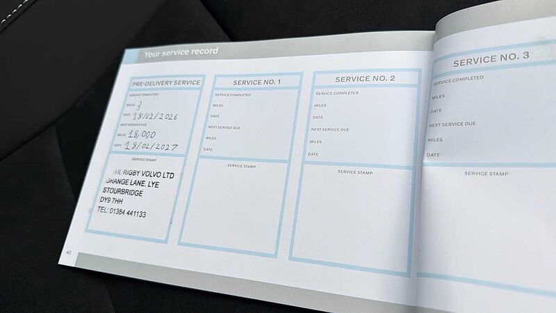 Volvo XC40 B4 (197BHP) Ultra Dark Mild Hybrid - (360 Parking Camera)