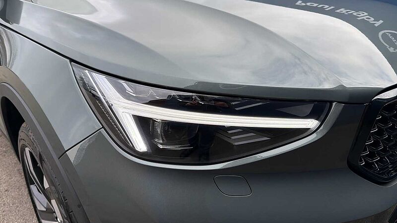 Volvo XC40 B4 (197BHP) Ultra Dark Mild Hybrid - (360 Parking Camera)