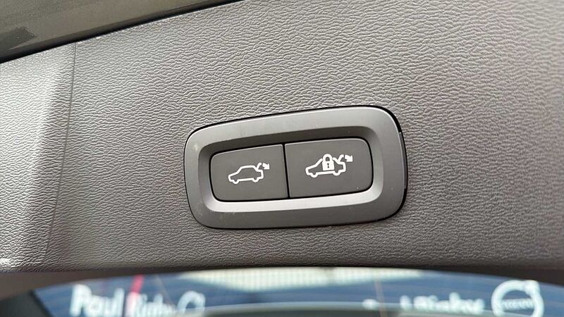 Volvo XC40 B4 (197BHP) Ultra Dark Mild Hybrid - (360 Parking Camera)