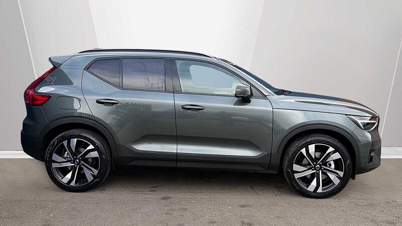 Volvo XC40 B4 (197BHP) Ultra Dark Mild Hybrid - (360 Parking Camera)