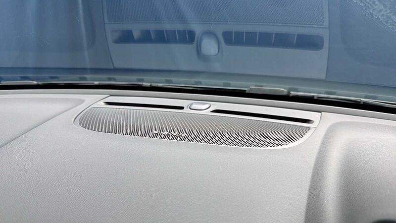 Volvo XC40 B4 (197BHP) Ultra Dark Mild Hybrid - (360 Parking Camera)