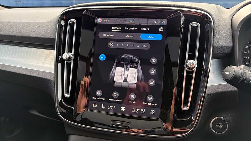 Volvo XC40 B4 (197BHP) Ultra Dark Mild Hybrid - (360 Parking Camera)