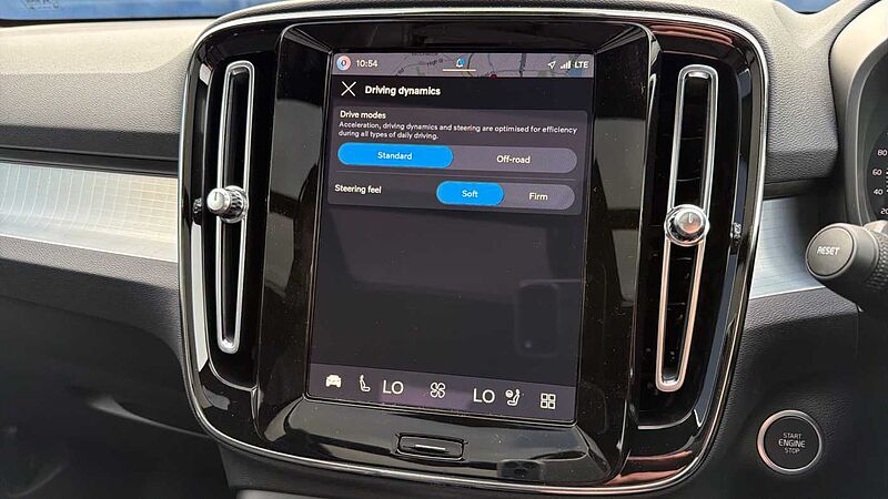 Volvo XC40 B4 (197BHP) Ultra Dark Mild Hybrid - (360 Parking Camera)