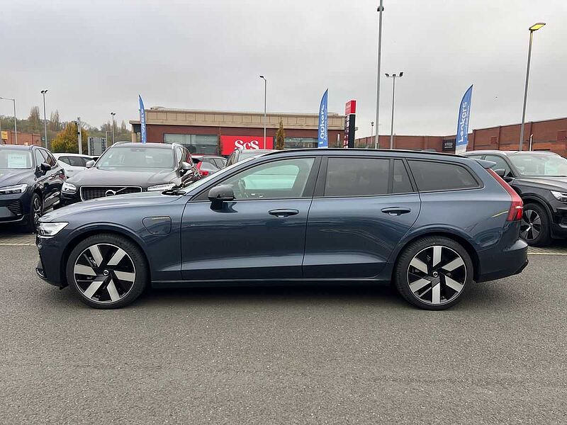 Volvo V60 Ultra, T8 AWD Plug-in hybrid, Electric/Petrol, Dark