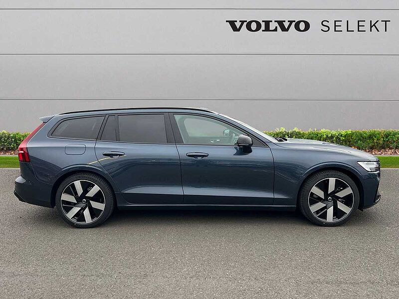 Volvo V60 Ultra, T8 AWD Plug-in hybrid, Electric/Petrol, Dark