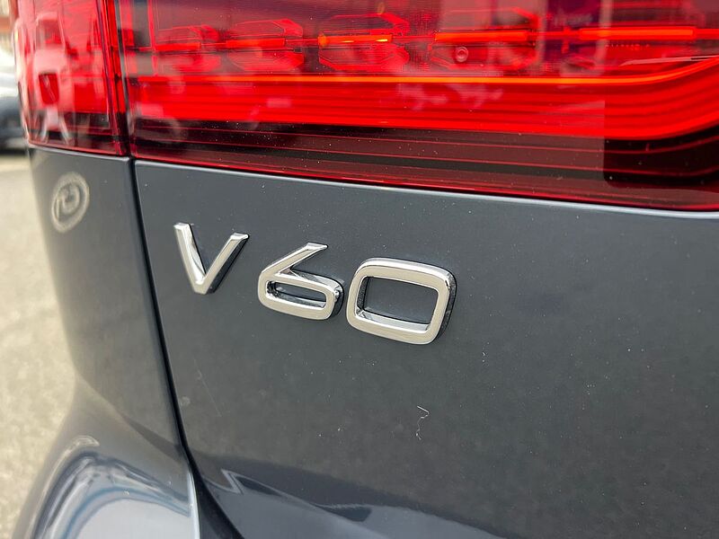 Volvo V60 Ultra, T8 AWD Plug-in hybrid, Electric/Petrol, Dark