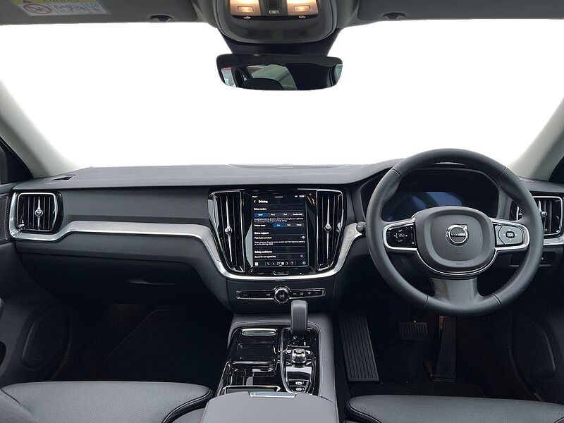 Volvo V60 Ultra, T8 AWD Plug-in hybrid, Electric/Petrol, Dark