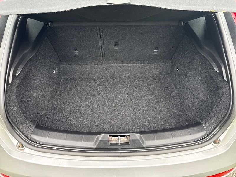 Volvo V40 T2 [122] R Design Nav Plus 5Dr