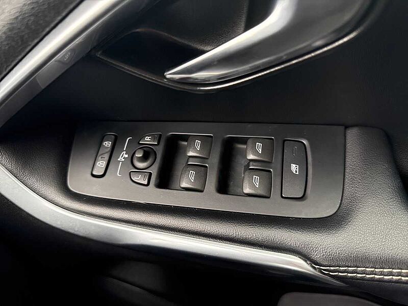 Volvo V40 T2 [122] R Design Nav Plus 5Dr
