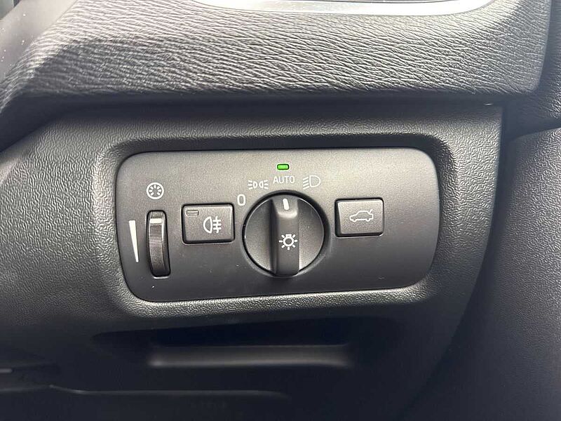 Volvo V40 T2 [122] R Design Nav Plus 5Dr