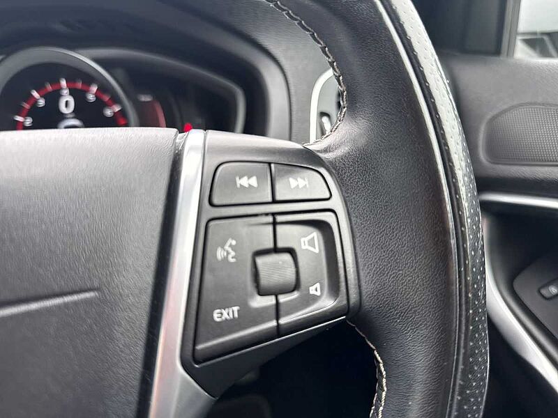 Volvo V40 T2 [122] R Design Nav Plus 5Dr