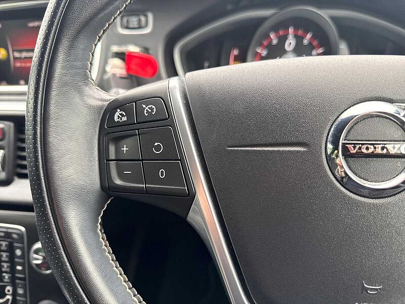 Volvo V40 T2 [122] R Design Nav Plus 5Dr
