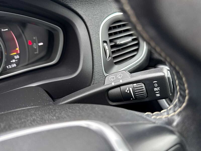 Volvo V40 T2 [122] R Design Nav Plus 5Dr