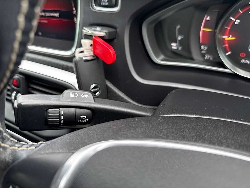Volvo V40 T2 [122] R Design Nav Plus 5Dr