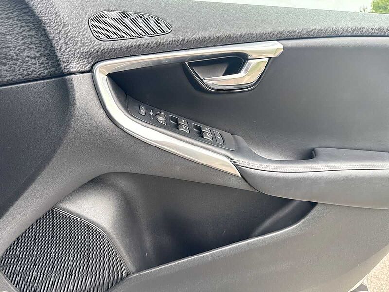 Volvo V40 T2 [122] R Design Nav Plus 5Dr