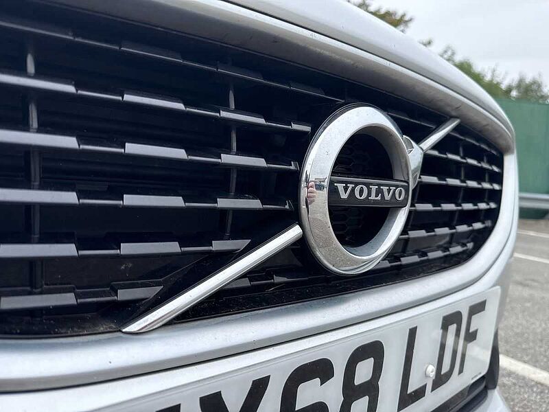 Volvo V40 T2 [122] R Design Nav Plus 5Dr