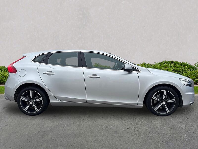 Volvo V40 T2 [122] R Design Nav Plus 5Dr