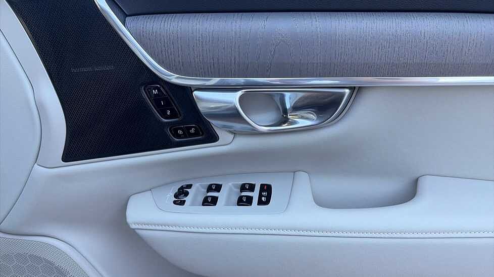 Volvo V90 Plus, T6 AWD Plug-in hybrid, Electric/Petrol, Dark