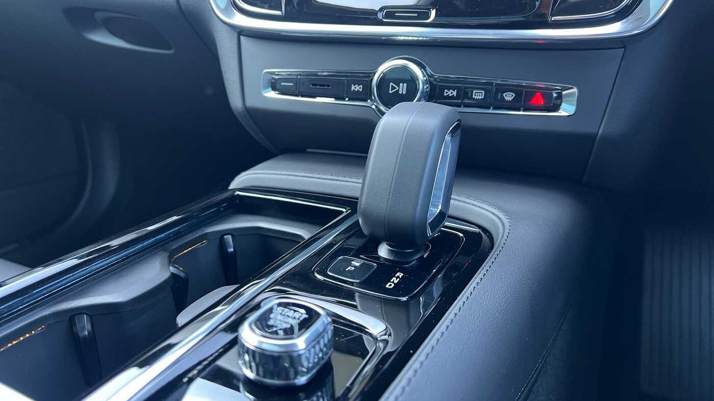 Volvo V90 Ultra, T8 AWD Plug-in hybrid, Electric/Petrol, Dark (Bowers & Wilkins)