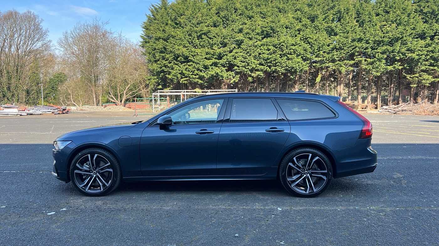 Volvo V90 Ultra, T8 AWD Plug-in hybrid, Electric/Petrol, Dark (Bowers & Wilkins)