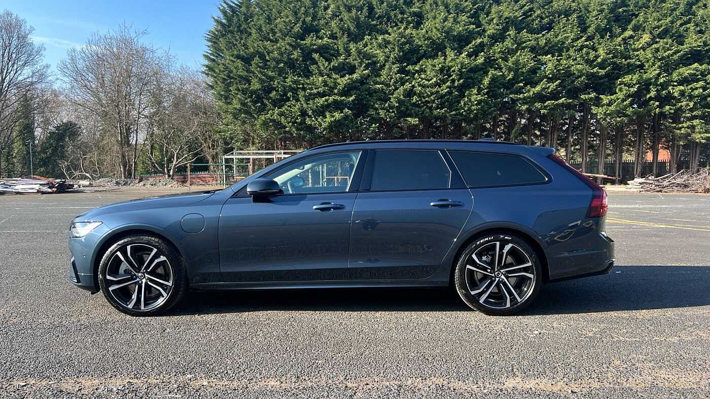 Volvo V90 Ultra, T8 AWD Plug-in hybrid, Electric/Petrol, Dark (Bowers & Wilkins)