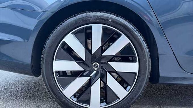 Volvo V90 Plus, T6 AWD Plug-in hybrid, Electric/Petrol, Dark