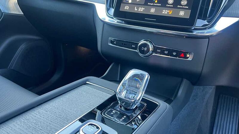 Volvo XC90 Ultra, T8 AWD Plug-in hybrid, Electric/Petrol, Dark, 7 Seats