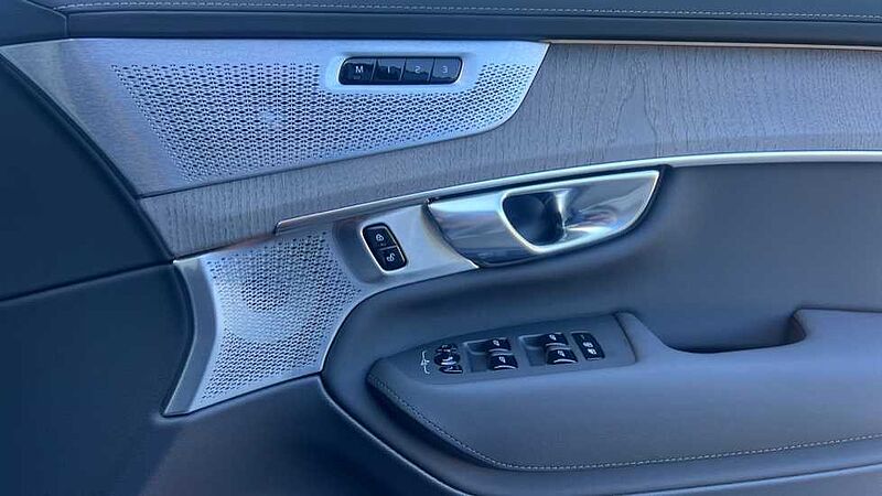 Volvo XC90 Ultra, T8 AWD Plug-in hybrid, Electric/Petrol, Dark, 7 Seats