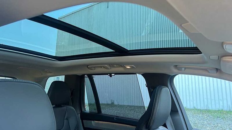 Volvo XC90 Ultra, T8 AWD Plug-in hybrid, Electric/Petrol, Dark, 7 Seats